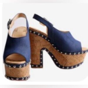 LIKE NEW CHRISTIAN LOUBOUTIN SUPER JOAN WEDGES❤️